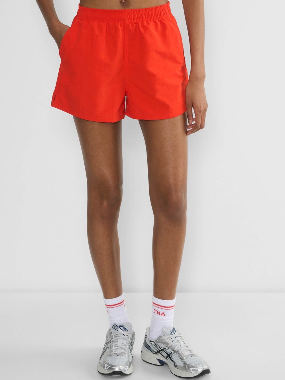 Aritzia Golden Baywatch
Water-repellent Drawcord shorts Poppy Red